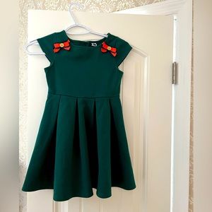 Dark green dress. Size 6, perfect condition.
